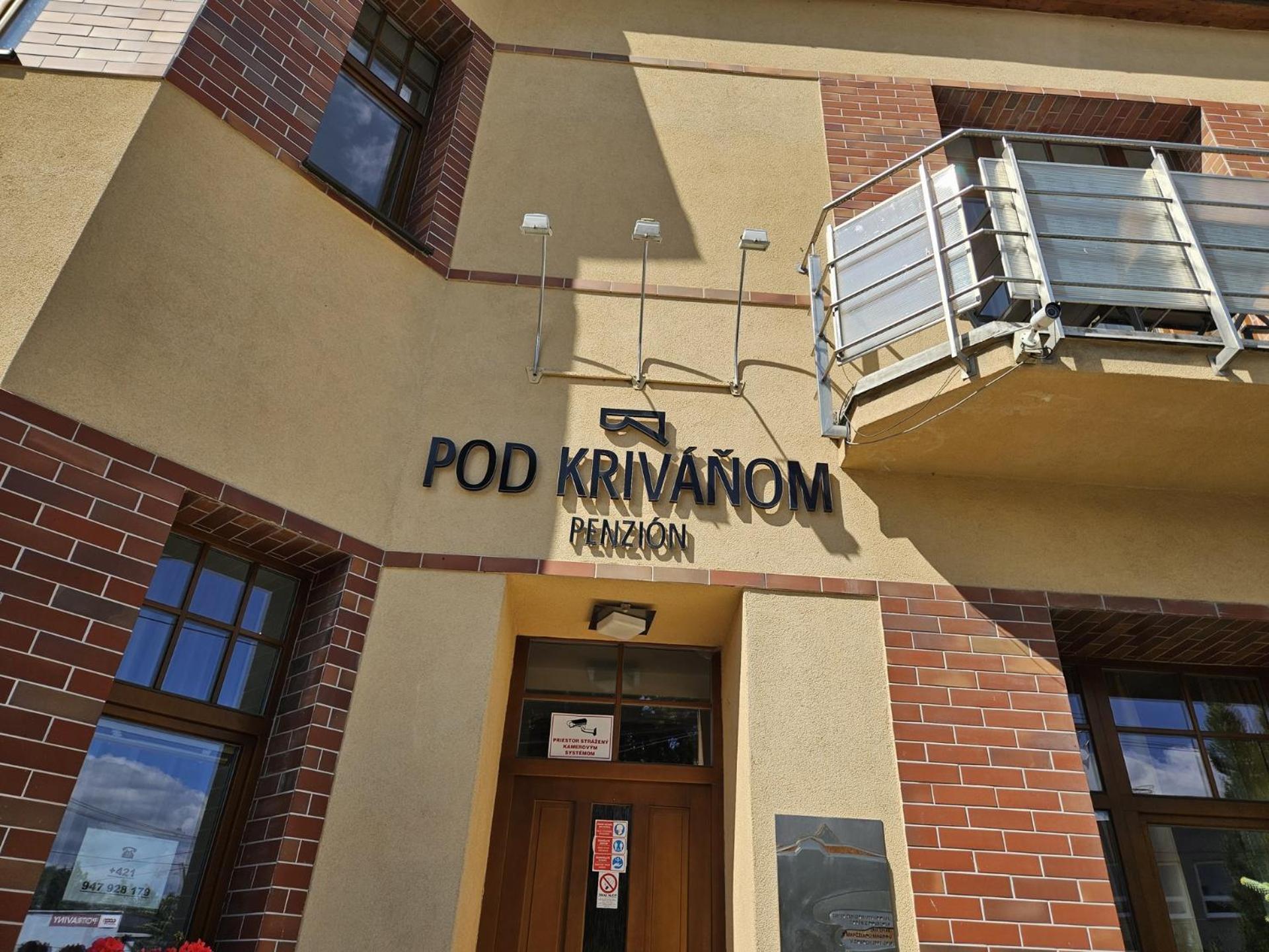 Penzion Pod Krivanom Liptovský Hrádok エクステリア 写真