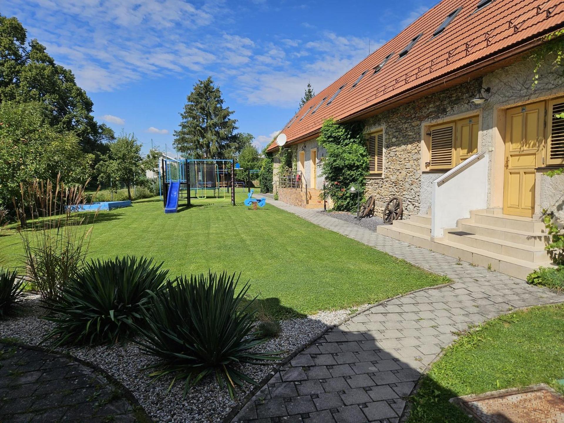 Penzion Pod Krivanom Liptovský Hrádok エクステリア 写真